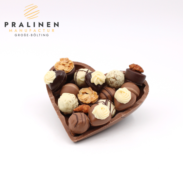 pralinenherz, herz aus schokolade, schokoladenschale, geschenk zum Valentinstag, Muttertag