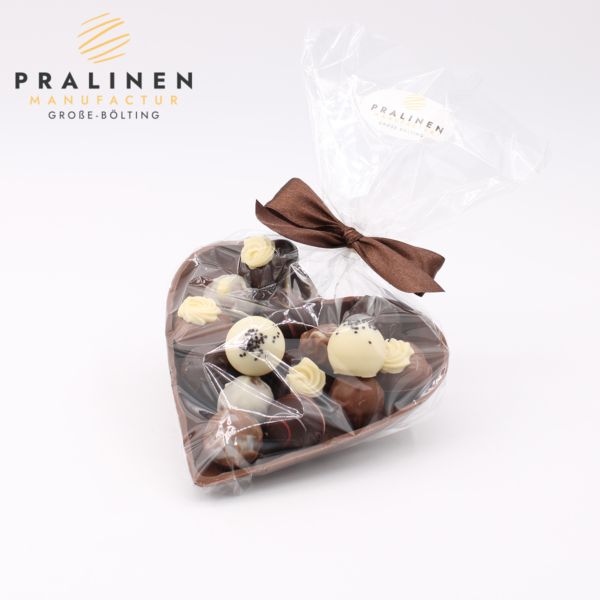 pralinenherz, herz aus schokolade, schokoladenschale, geschenk zum Valentinstag, Muttertag