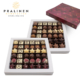 Zwei 36er Pralinenschachteln mit Trüffeln und Pralinen in Sternform. Zudem enthalten sind handbeschriebene Pralinen mit dem Schriftzug „Frohes Fest“