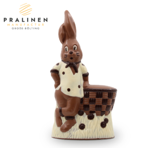 Osterhase aus Schokolade mit Korb